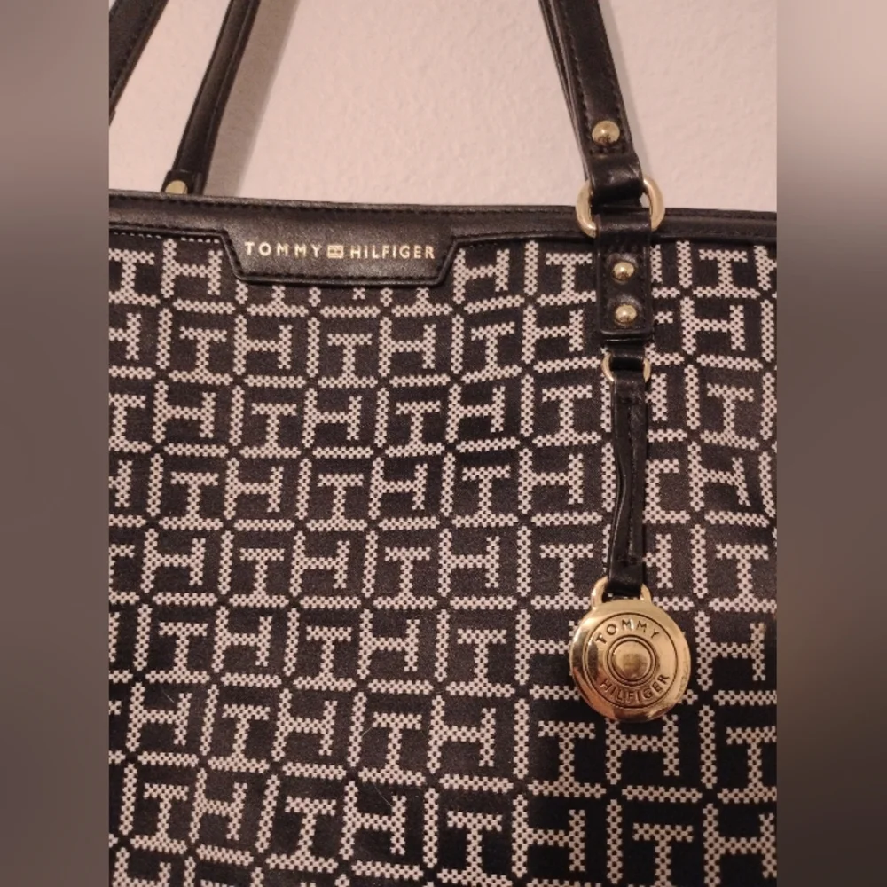 Tommy Hilfiger Tote Bag - Picture 2 of 8